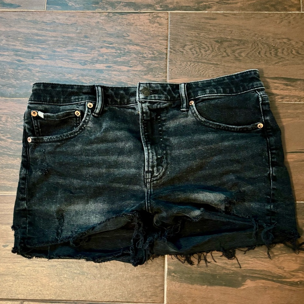 American Eagle womens high rise black jean shorts size 14! 🖤